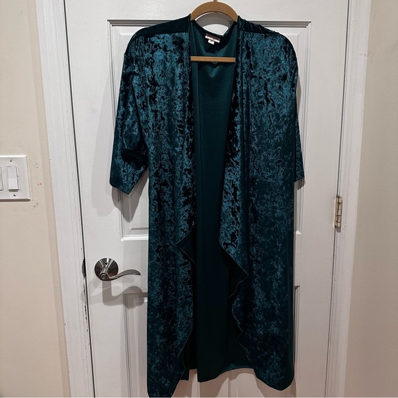 lularoe Shirley kimono 
Waterfall draped front crushed velvet - Picture 2 of 5